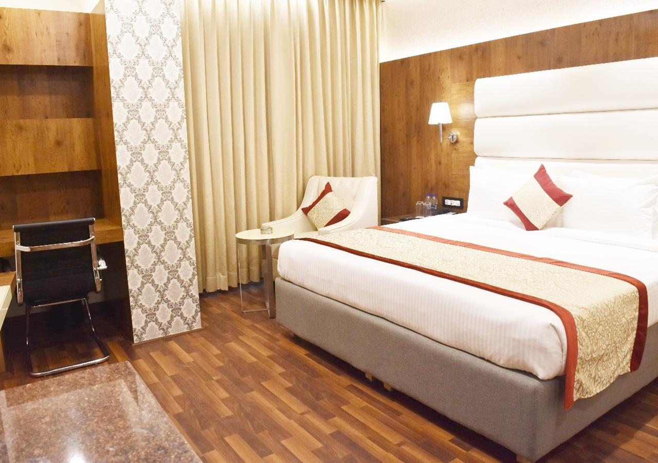 Ss Lumina Hotel Бангалор Экстерьер фото